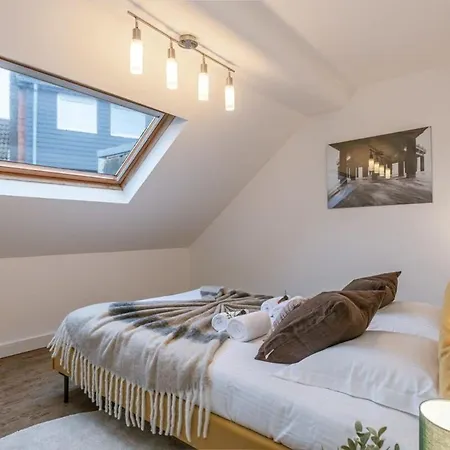 Huswell - Authentic Townhouse Near The - Pets Welcome!