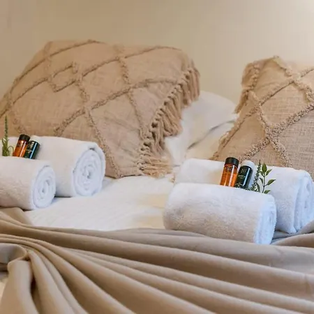 Huswell - Authentic Townhouse Near The - Pets Welcome! *