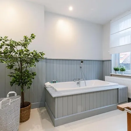 Casa de Férias Huswell - Authentic Townhouse Near The - Pets Welcome! Blankenberge