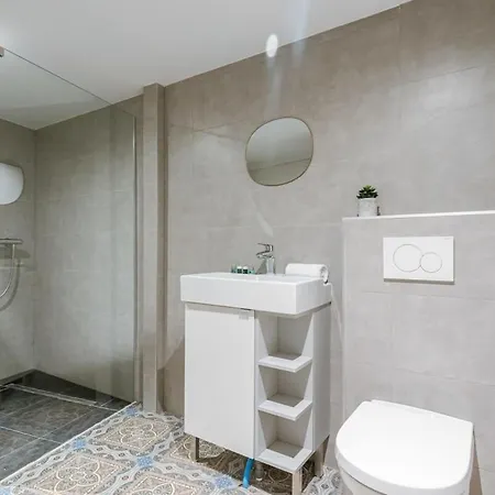 Casiola - Authentic Townhouse Near The - Pets Welcome! *