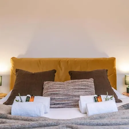 Vakantiehuis Casiola - Authentic Townhouse Near The - Pets Welcome! *