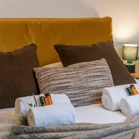 Casiola - Authentic Townhouse Near The - Pets Welcome! Vakantiehuis *