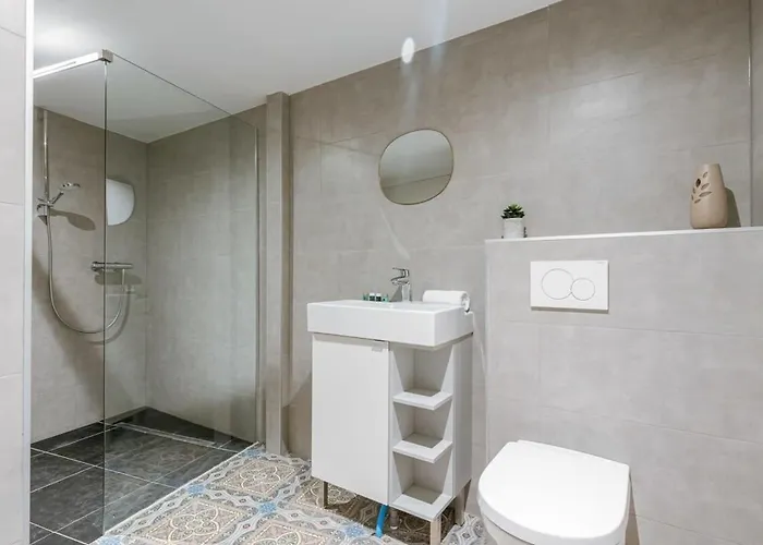 Huswell - Authentic Townhouse Near The - Pets Welcome! *