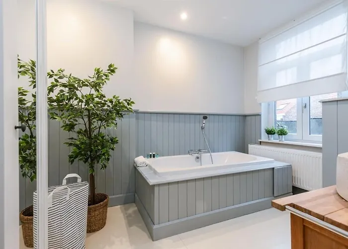 Huswell - Authentic Townhouse Near The - Pets Welcome!